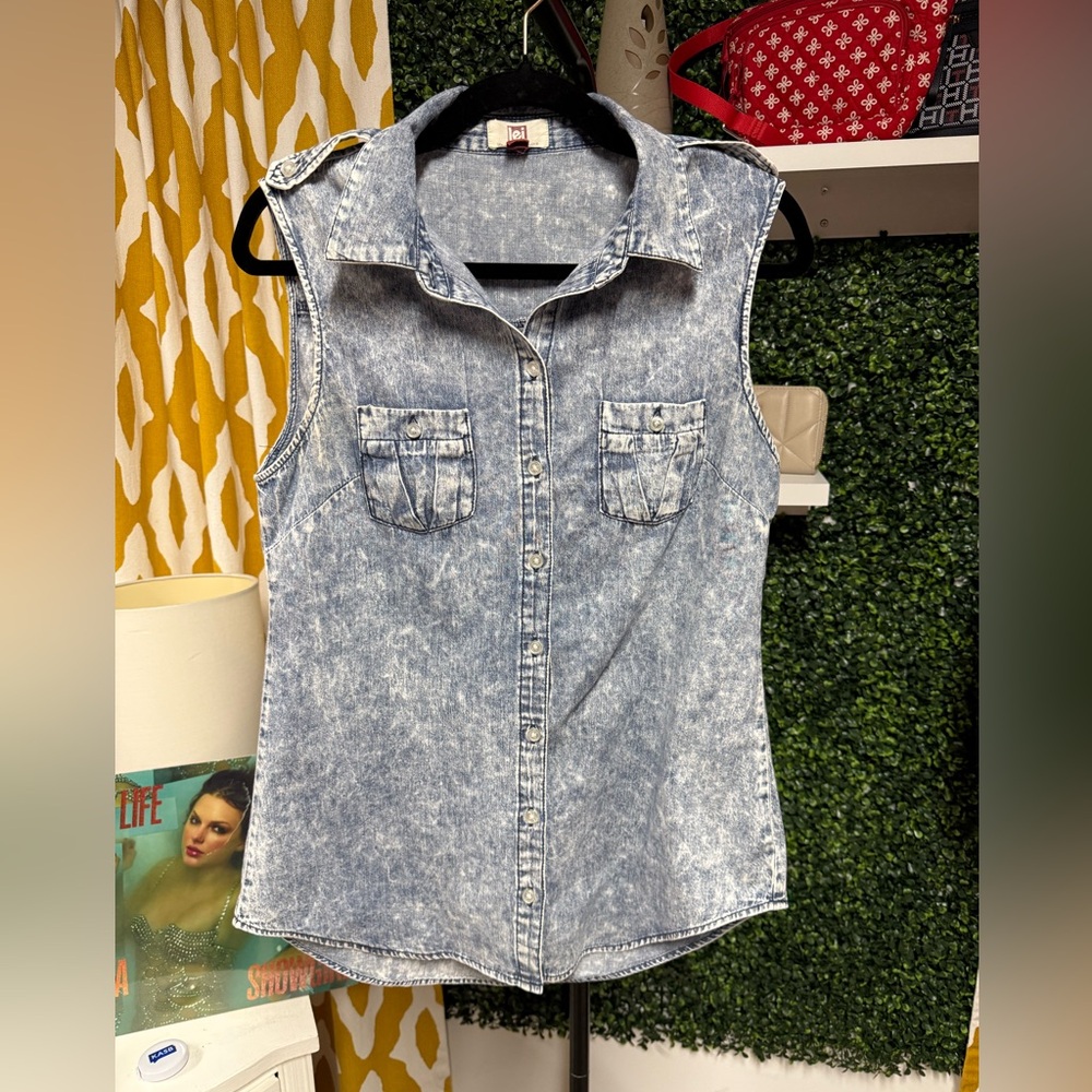 LEI Acid Wash Sleeveless Button-Down Shirt